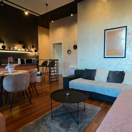 Stylish Two Bedroom House With Private Pool Tiranë Bilik gambar