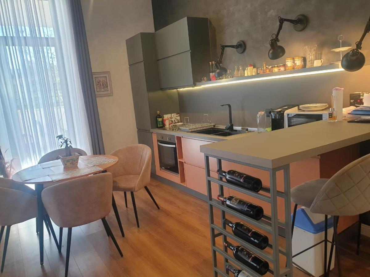 Stylish Two Bedroom House With Private Pool Tiranë Luaran gambar