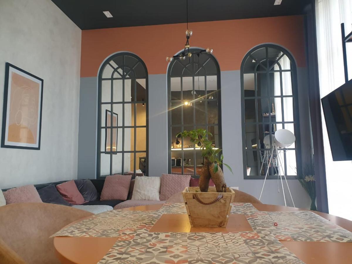 Stylish Two Bedroom House With Private Pool Tiranë Luaran gambar