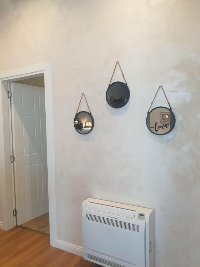 Stylish Two Bedroom House With Private Pool Tiranë Luaran gambar