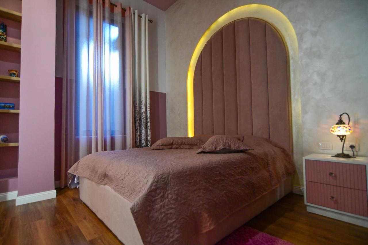 Stylish Two Bedroom House With Private Pool Tiranë Luaran gambar