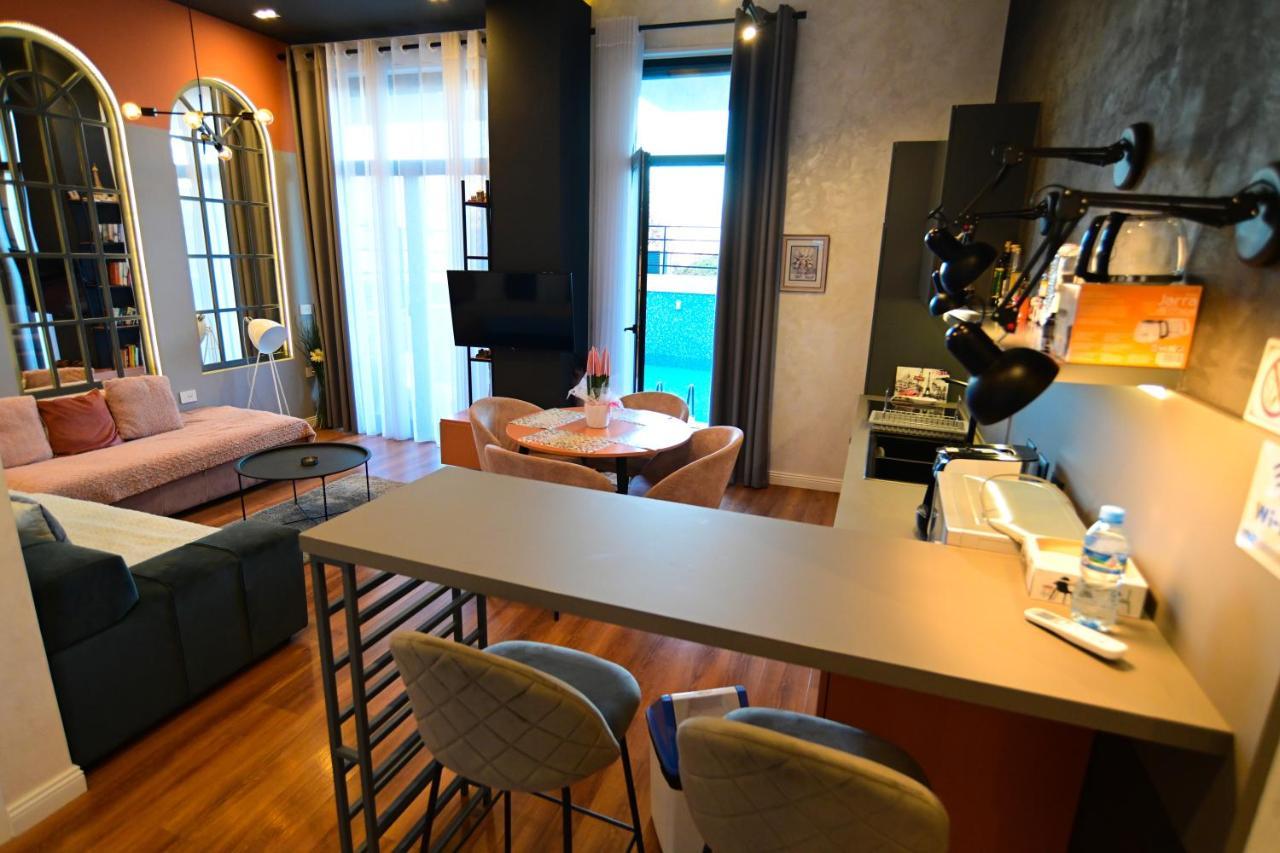 Stylish Two Bedroom House With Private Pool Tiranë Luaran gambar