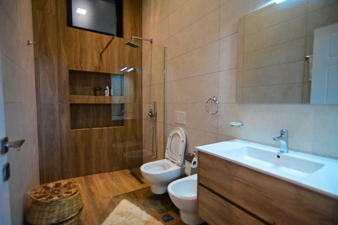 Stylish Two Bedroom House With Private Pool Tiranë Luaran gambar