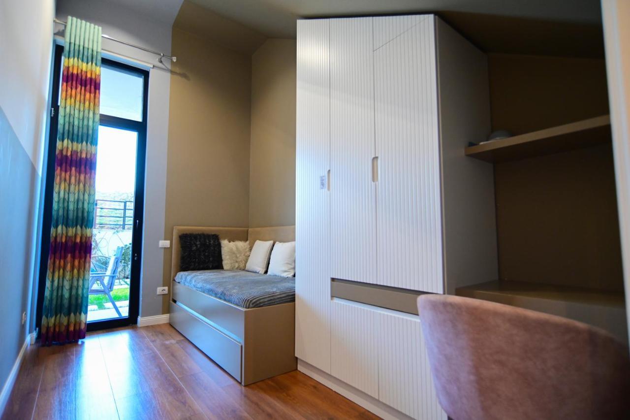 Stylish Two Bedroom House With Private Pool Tiranë Luaran gambar