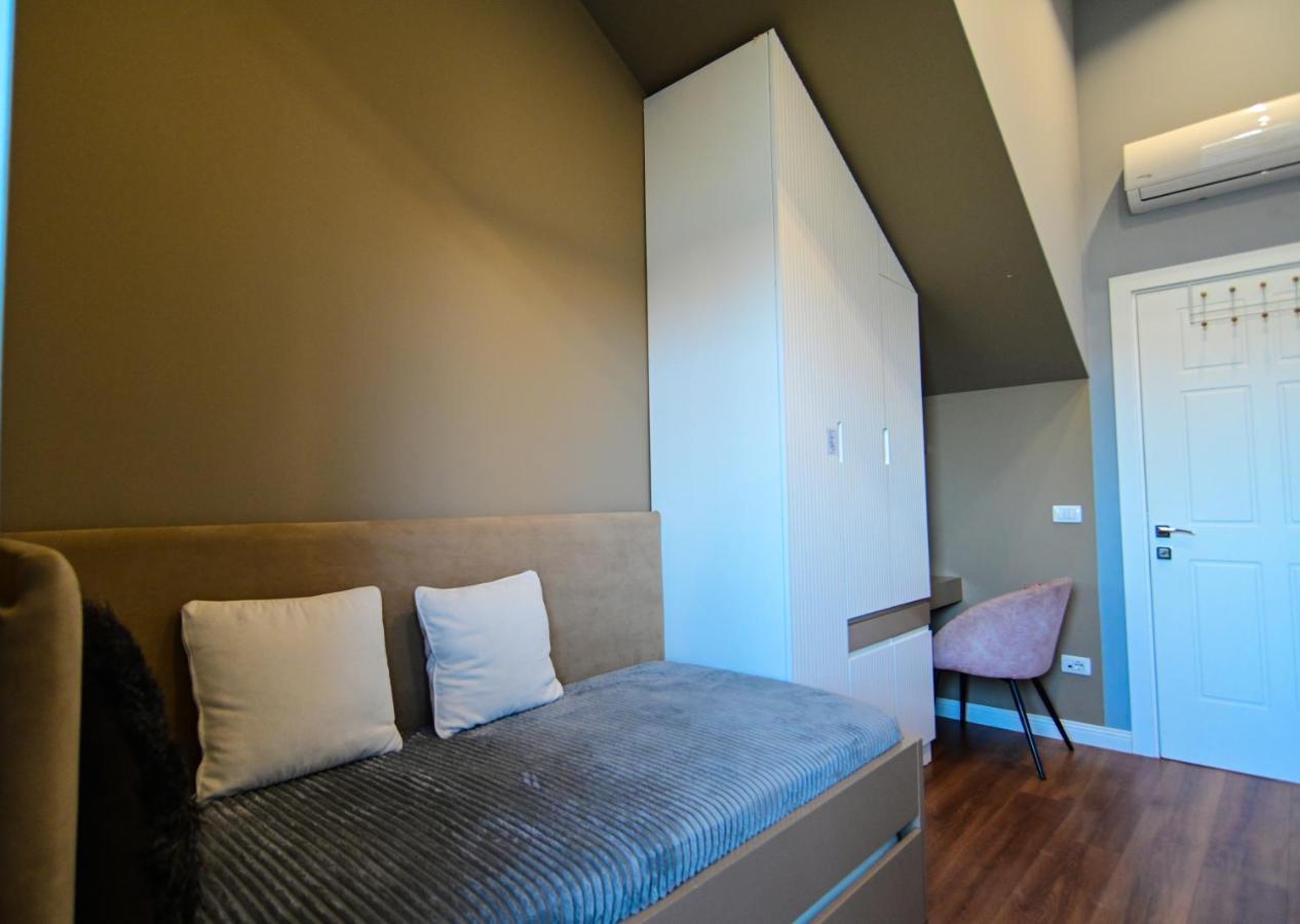 Stylish Two Bedroom House With Private Pool Tiranë Luaran gambar