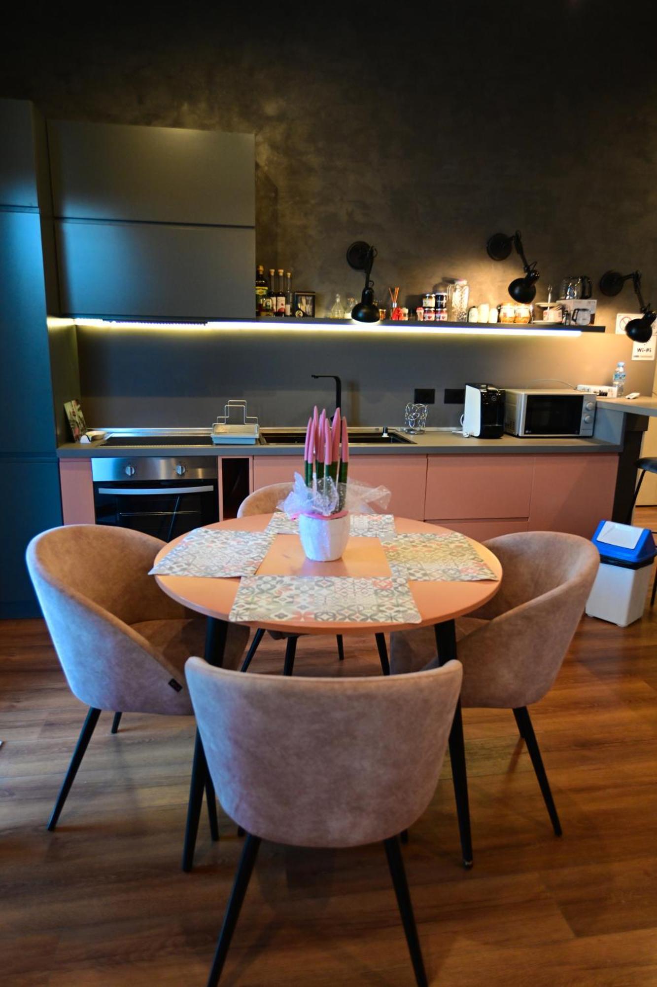 Stylish Two Bedroom House With Private Pool Tiranë Bilik gambar